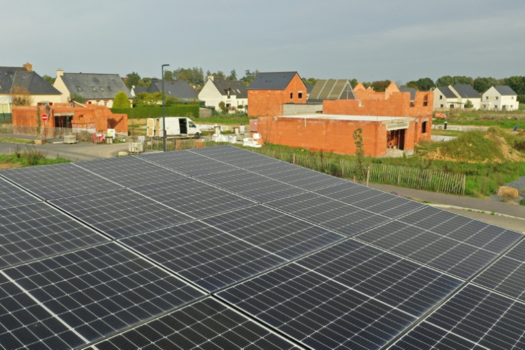 Panneaux photovoltaiques le 29 octobre 2022 à Hede-Bazouges, en Ile-de-Vilaine. ( AFP / Damien MEYER )