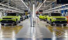 Les nouveaux SUV Jeep Compass à l'usine Stellantis de Melfi, dans la région de Basilicate, en Italie