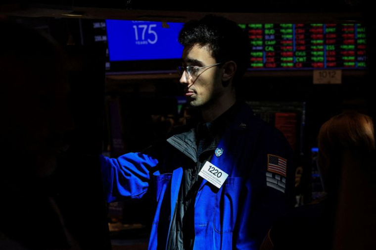 Des courtiers à l'œuvre sur le parquet de la Bourse de New York (NYSE)
