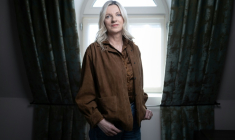 La journaliste britannique Lisa Brinkworth à Paris, le 18 mars 2026 ( AFP / Joel Saget )