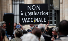 FRANCE: 237.000 PERSONNES MANIFESTENT CONTRE L'ÉLARGISSEMENT DU "PASS SANITAIRE"