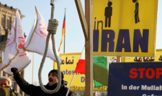 Manifestation d'exilés iraniens à Berlin, en soutien aux opposants au gouvernement de Téhéran, le 19 janvier 2023 ( AFP / Odd ANDERSEN )
