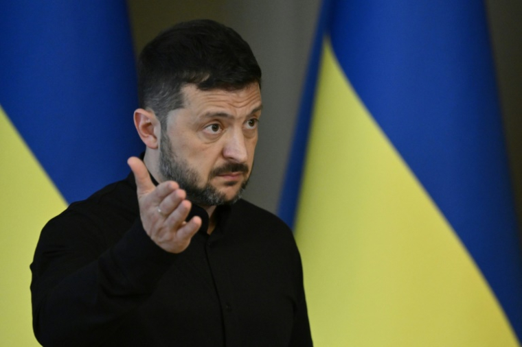 Le président ukrainien Volodymyr Zelensky tient une conférence de presse à Kiev, le 13 mai 2025 ( AFP / Genya SAVILOV )
