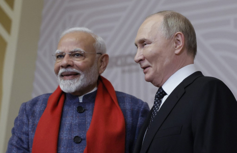 Narendra Modi et Vladimir Poutine à Kazan, en Russie, le 22 octobre 2024. ( POOL / MAXIM SHEMETOV )
