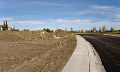 Pour répondre à la pénurie de logements, la loi de Finances 2024 offre une réduction d’impôt de 60% sur la vente de terrains constructibles en zones tendues. L’objectif est de stimuler la construction de logements collectifs et libérer du foncier.