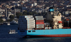 Le porte-conteneurs Maersk Batam navigue dans le Bosphore, en route vers la mer Méditerranée