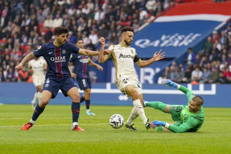 Après OM-PSG, un agent de sécurité a mis un coup à Lucas Beraldo