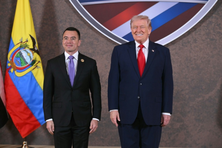 Donald Trump et le président d'Equateur Daniel Noboa à Doral, en Floride, le 7 mars 2026 ( AFP / SAUL LOEB )