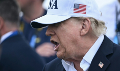 Donald Trump au Trump International Golf Links & Hotel, à Doonbeg, en Irelande, le 13 septembre 2026 ( AFP / Brendan SMIALOWSKI )
