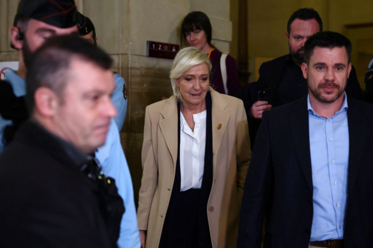Dernier jour du procès en appel de Marine Le Pen pour détournement de fonds européens au tribunal de Paris