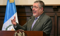 Le président du Guatemala, Bernardo Arevalo, lors de sa conférence de presse hebdomadaire, au Palais de la culture, dans la ville de Guatemala, le 6 avril 2026 ( AFP / JOHAN ORDONEZ )