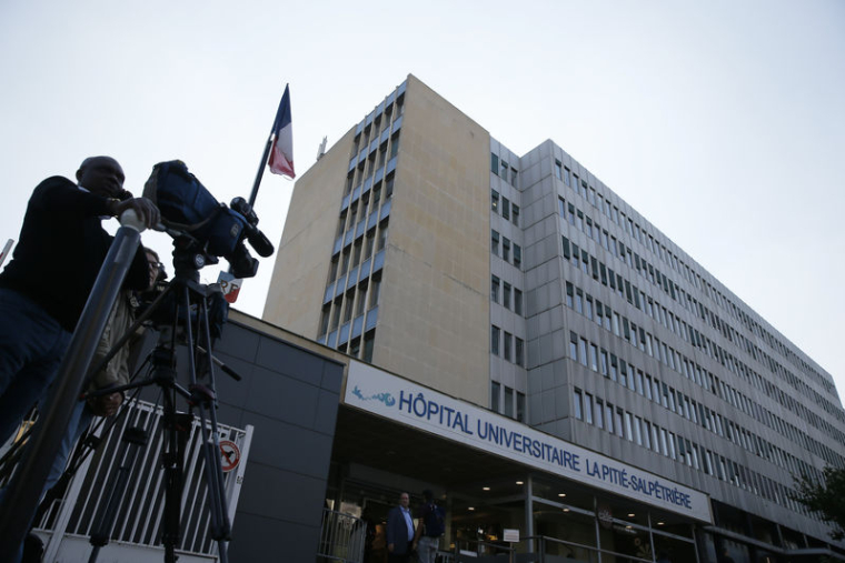 GILETS JAUNES: L'INTRUSION DANS UN HÔPITAL FAIT DÉBAT