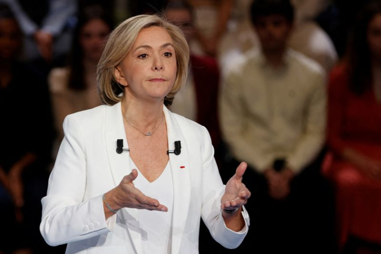 TESTÉE POSITIVE AU COVID-19, VALÉRIE PÉCRESSE POURSUIT SA CAMPAGNE "À DISTANCE"