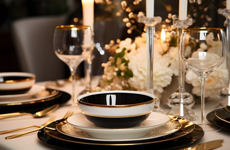 (Crédits photo : Adobe Stock - Table de fêtes dressée au restaurant pour le repas du réveillon)