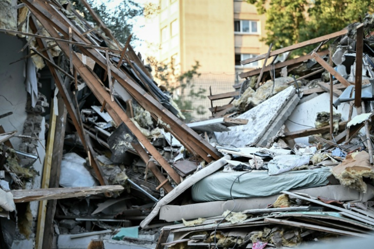 Les décombres d'un pavillon après une explosion provoquée par une fuite de gaz à Aubervilliers, en Seine-Saint-Denis le 6 septembre 2026 ( AFP / Lou BENOIST )