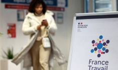 Le logo de France Travail dans l'un de ses bureaux à Nantes