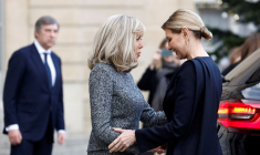 Brigitte Macron rencontre la première dame d'Ukraine, Olena Zelenska, au palais de l'Élysée à Paris