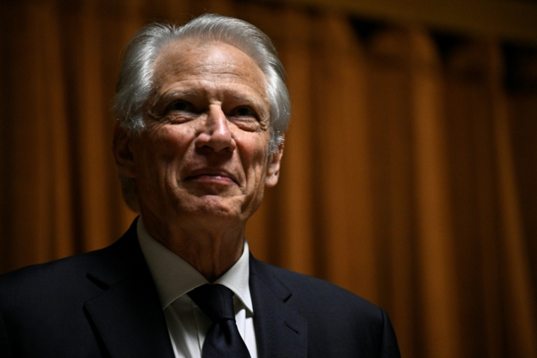 L'ancien Premier ministre Dominique de Villepin à Paris, le 27 mars 2026 ( AFP / JULIEN DE ROSA )