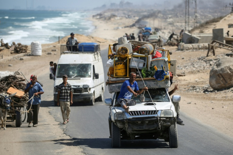 Des Palestiniens fuyant la ville de Gaza vers le sud du territoire palestinien à Nousseirat (centre), le 28 août 2025 ( AFP / Eyad BABA )