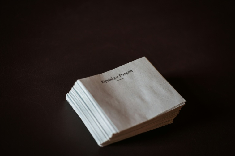 Les listes parlent aussi fréquemment "d'avenir" ou de "demain", en particulier chez 12 et 6% des listes sans étiquette ( AFP / Thibaud MORITZ )