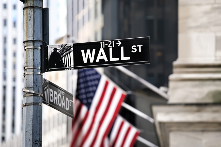 Wall Street, la rue où siège la Bourse de New York. (Crédits: Adobe Stock)