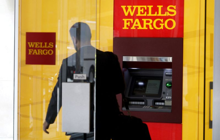 Un distributeur de billets de la banque Wells Fargo & Co.