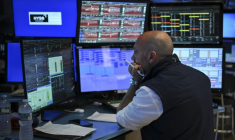 Un opérateur à la Bourse de New York, le 4 août 2025 ( AFP / ANGELA WEISS )