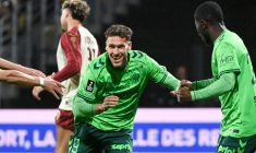 Saint-Étienne nouveau leader de Ligue 2 après avoir dépiauté Pau