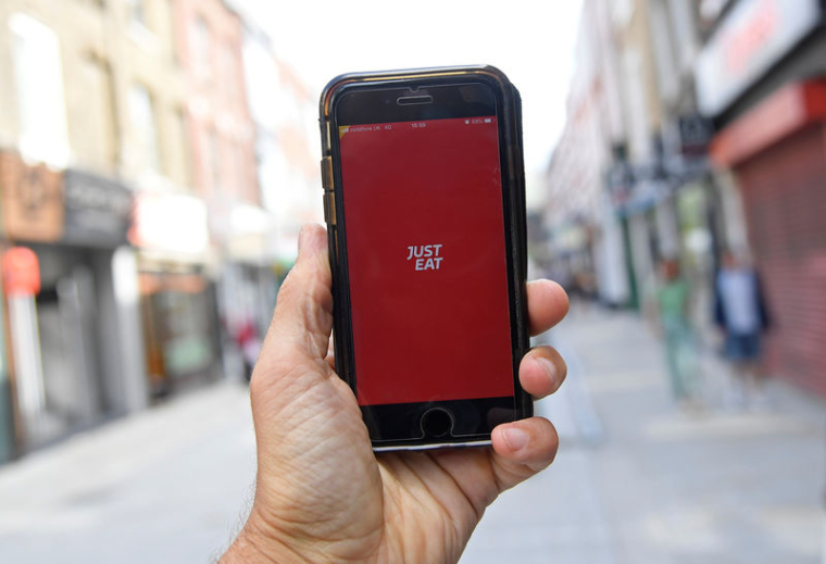 UN GRAND ACTIONNAIRE DE JUST EAT CONTRE LA FUSION AVEC TAKEAWAY