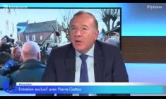 "La classe moyenne va en prendre plein la figure avec Marine Le Pen !", selon Pierre Gattaz