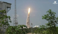 Ariane 6 s'envole de Kourou avec 32 satellites pour la constellation Amazon Leo