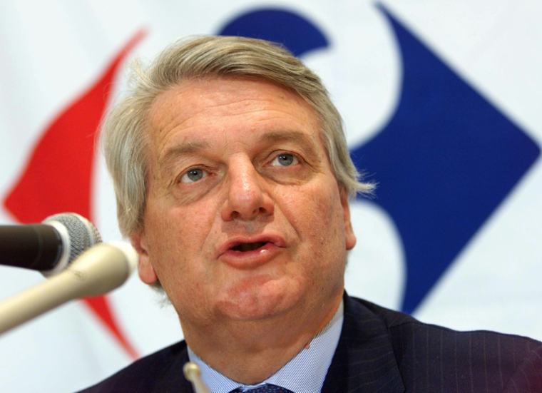 Daniel Bernard, PDG de Carrefour, lors d'une conférence de presse à au Japon, le 7 décembre 2000 ( AFP / TORU YAMANAKA )