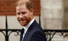 Le prince Harry quitte la Haute Cour de Londres, en Angleterre, le 20 janvier 2026, à l'issue de la deuxième journée du procès qui l'oppose à un grand groupe de presse britannique ( AFP / Brook Mitchell )