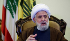 Le chef adjoint du Hezbollah libanais, le cheikh Naim Qassem, s'exprime lors d'une interview accordée à Reuters dans la banlieue de Beyrouth