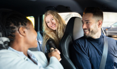 Le covoiturage est en passe de bouleverser les déplacements en voiture. ( crédit photo : Shutterstock )