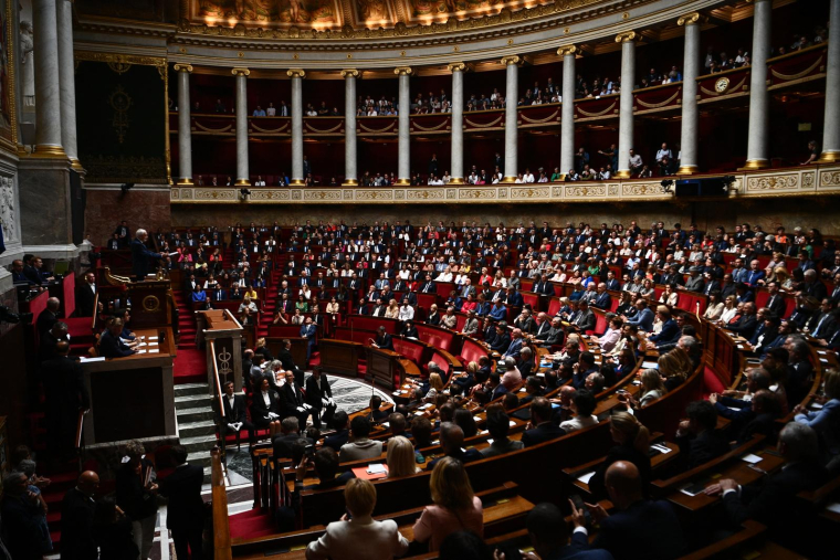 L'exécutif n'exclut pas la piste d'une dissolution de l'Assemblée nationale en cas de blocage ( AFP / CHRISTOPHE ARCHAMBAULT )