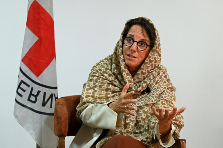 Yasmine Praz Dessimoz, directrice des opérations du Comité international de la Croix-Rouge (CICR), lors d'une interview avec l'AFP à Kaboul, le 31 août 2026 en Afghanistan ( AFP / Wakil KOHSAR )