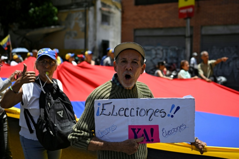 Des manifestants se rassemblent à Caracas le 28 juillet 2026, en vue de demander des élections au Venezuela ( AFP / Federico PARRA )