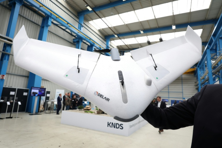 Le drone Oscar coproduit par le française Delair et franco-allemand KNDS présenté à Munich, le 19 mars 2026 ( AFP / Karl-Josef Hildenbrand )