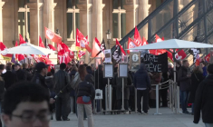 Grève des agents du Louvre: le musée fermé