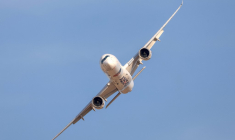 Un Airbus A350-1000, en vol de démonstration, à Dubai (illustration) ( AFP / GIUSEPPE CACACE )