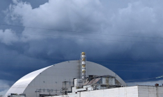 L'arche du sarcophage de Tchernobyl doit permettre le futur démantèlement du réacteur détruit lors de l'accident nucléaire de 1986 (illustration) ( AFP / SERGEI SUPINSKY )