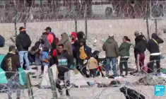 Washington demande à Mexico de prendre des mesures pour contenir l'afflux de migrants à la frontière lors d'un voyage diplomatique