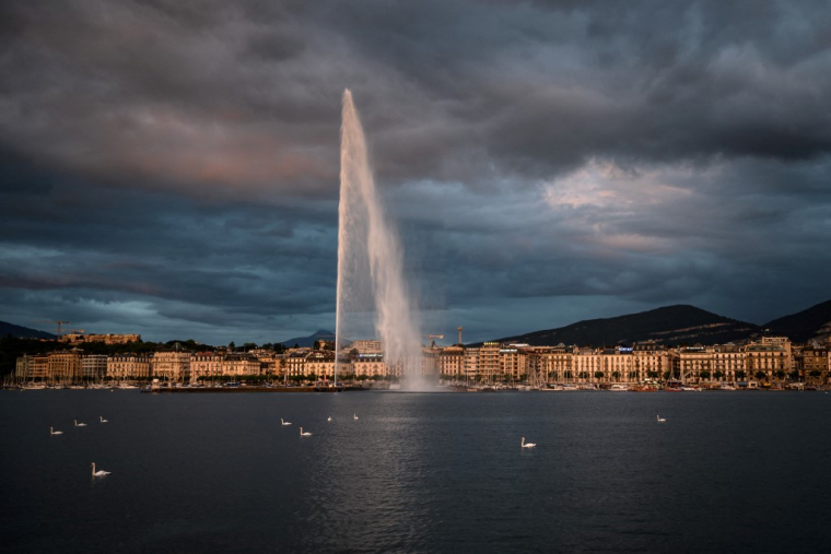 Le Jet d'eau de Genève, le 14 juin 2020. ( AFP / FABRICE COFFRINI )