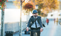 Plus rapide que le vélo à assistance électrique, le speed bike est souvent onéreux à l’achat. ( crédit photo : Shutterstock )