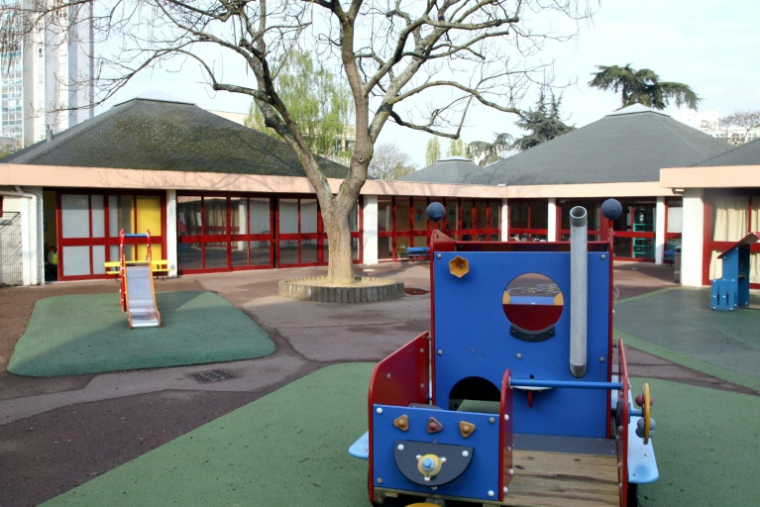 La cour d'une école maternelle à Créteil le 4 avril 2012 ( AFP / JACQUES DEMARTHON )