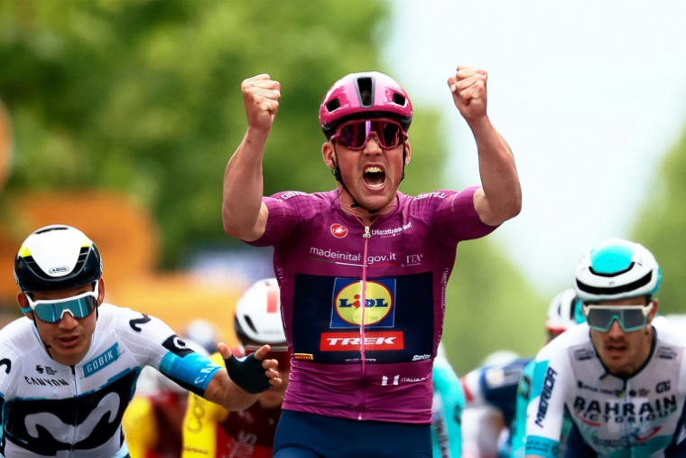 Le Danois Mads Pedersen, vainqueur de la 3e étape du Giro, le 11 mai 2025 à Vlore en Albanie ( AFP / Luca Bettini )
