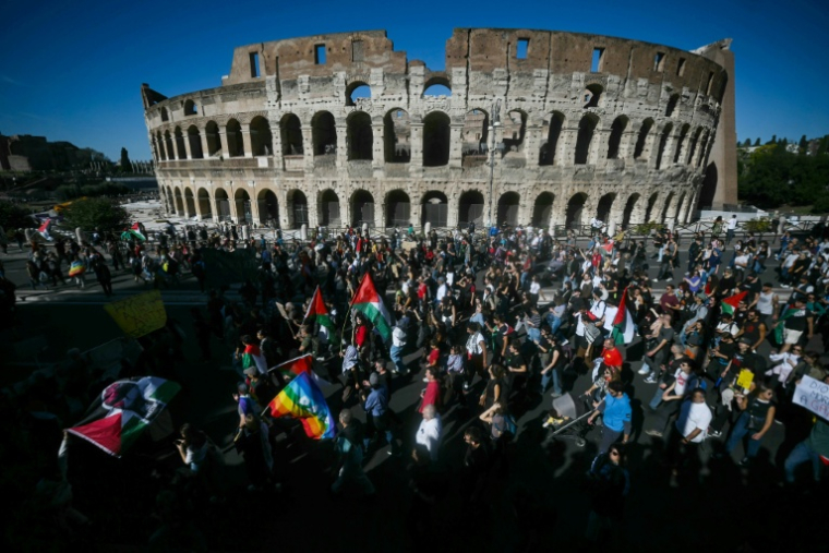 Manifestation de soutien au peuple palestinien et contre l'interception par Israël de la flottille pour Gaza, le 4 octobre 2025 à Rome ( AFP / Filippo MONTEFORTE )