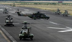 Des hélicoptères stationnés sur la base aérienne militaire de Creil le 11 juillet 2019 ( AFP / Kenzo TRIBOUILLARD )