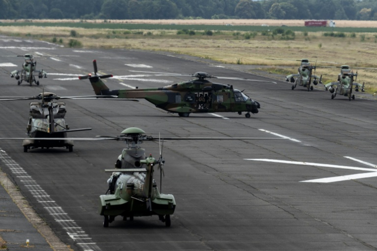 Des hélicoptères stationnés sur la base aérienne militaire de Creil le 11 juillet 2019 ( AFP / Kenzo TRIBOUILLARD )